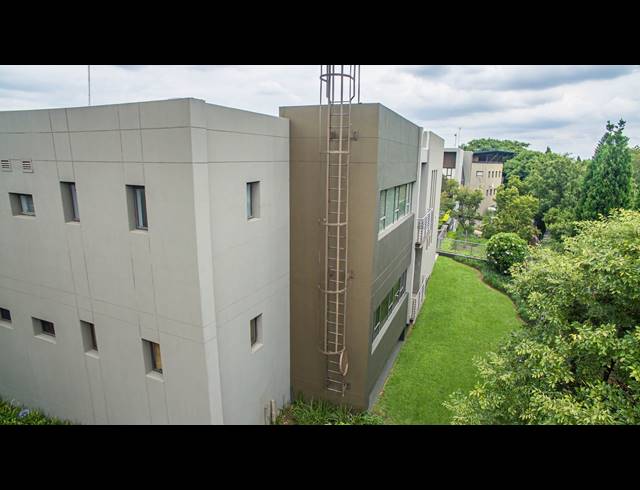 160M² OFFICE FOR SALE IN FOURWAYS